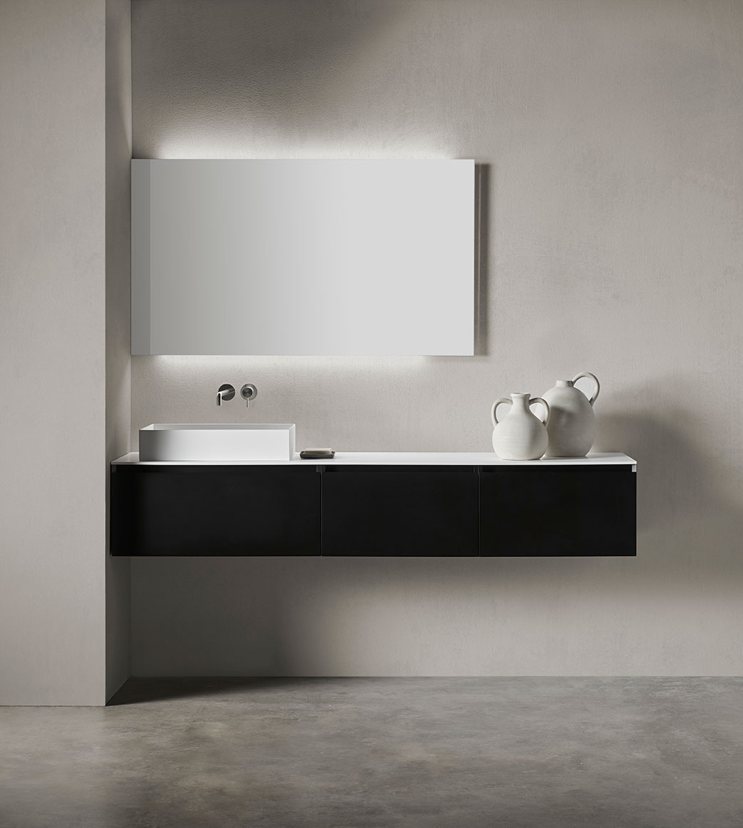 Mueble de baño Chic minimalista parte superior en blanco y parte inferior en negro mate. Espejo de baño rectangular.