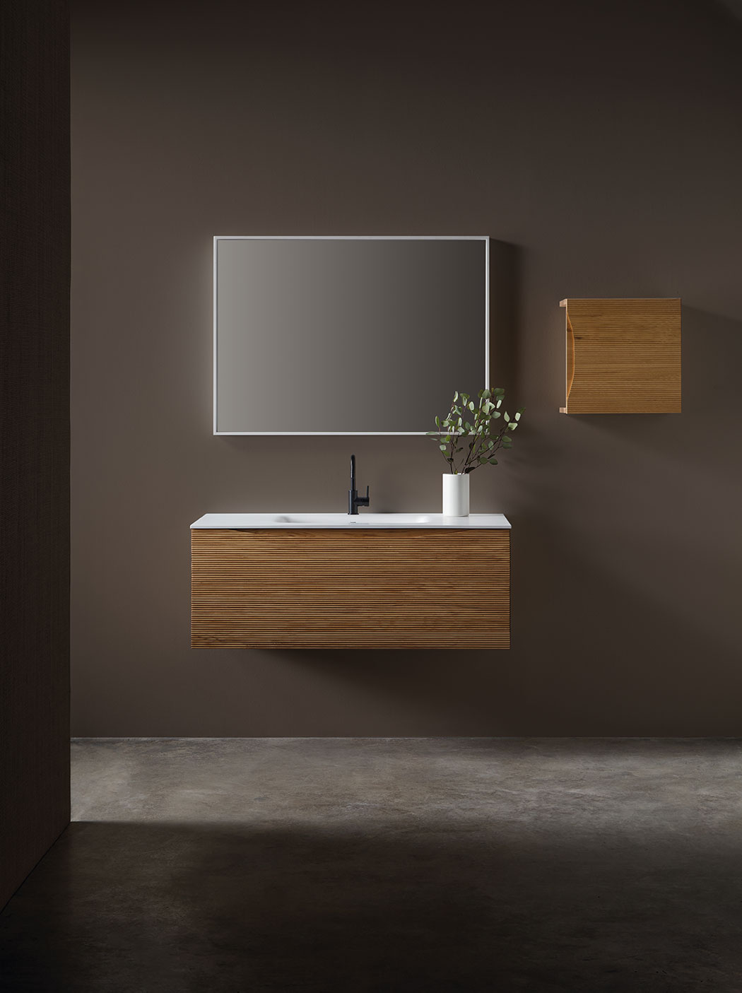 Mueble flotante baño Linjer lavabo rectangular en blanco y parte inferior en madera con textura