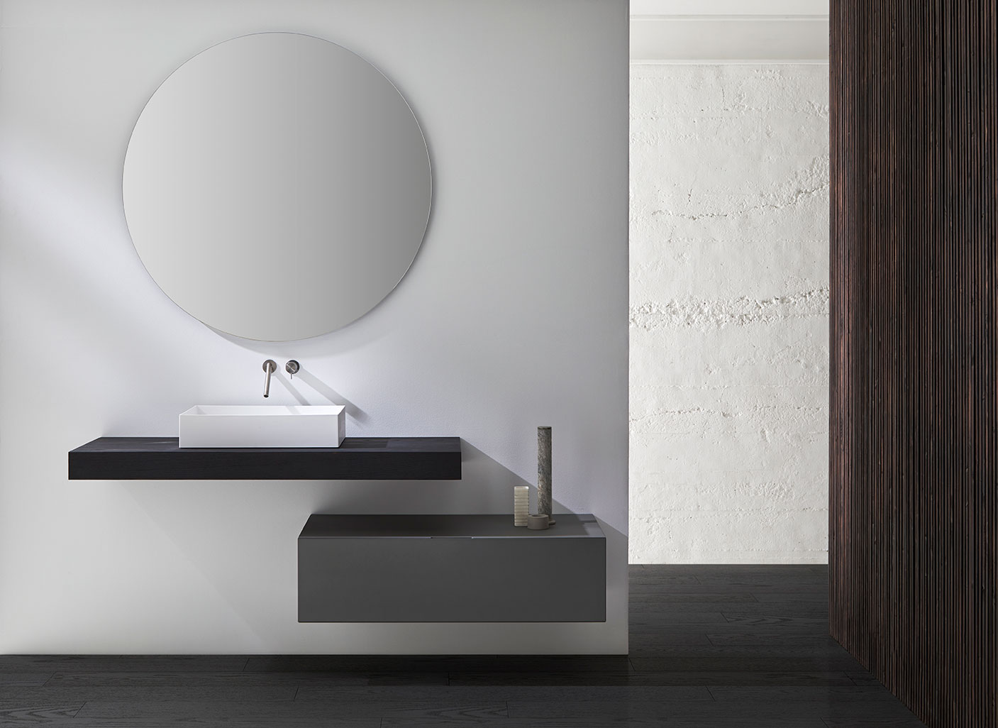 Mueble baño Shosuba flotante rectangular doble asimétrico en madera negra y cajón gris