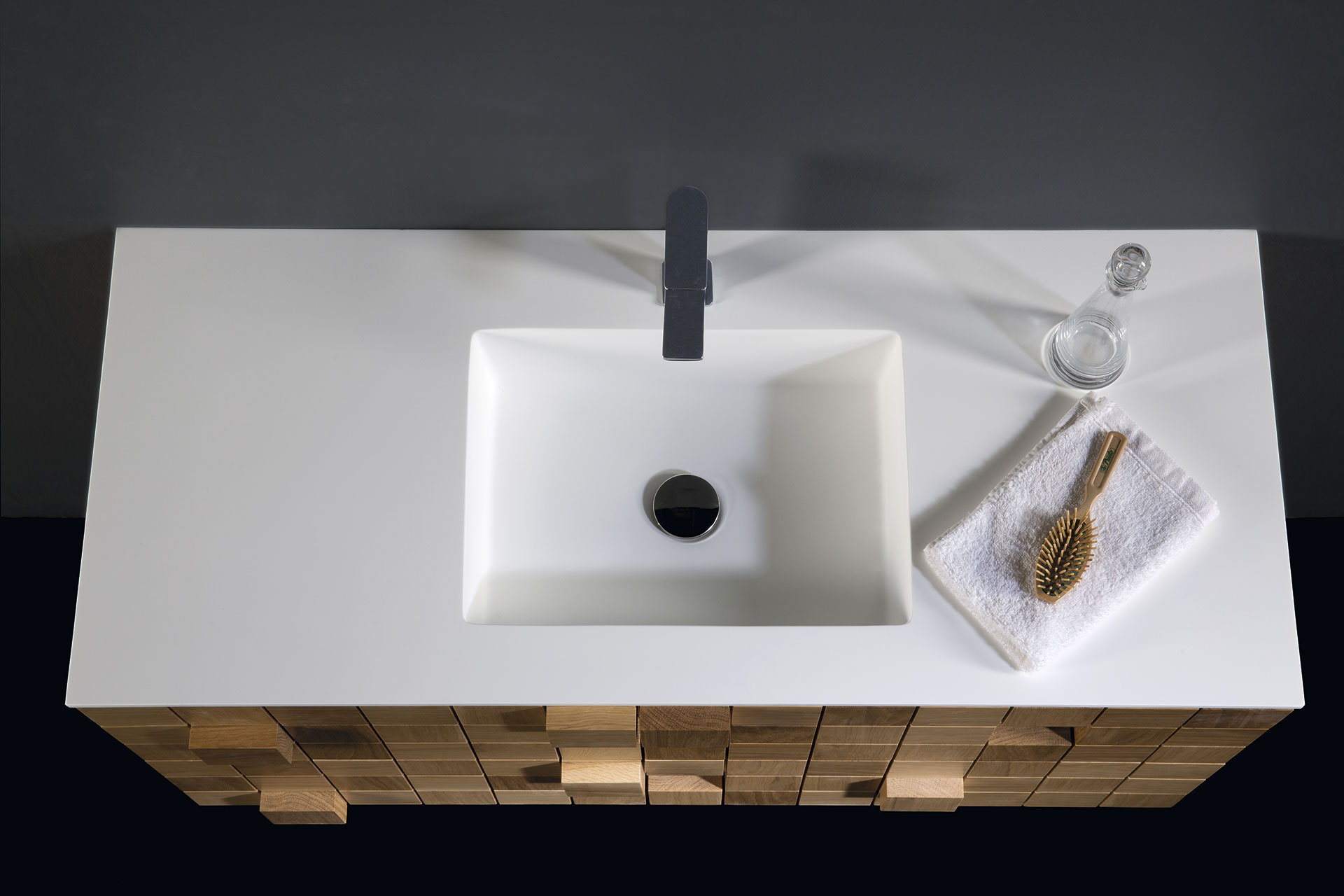 Mueble baño Ares en madera textura 3D en cubos con superficie en blanco