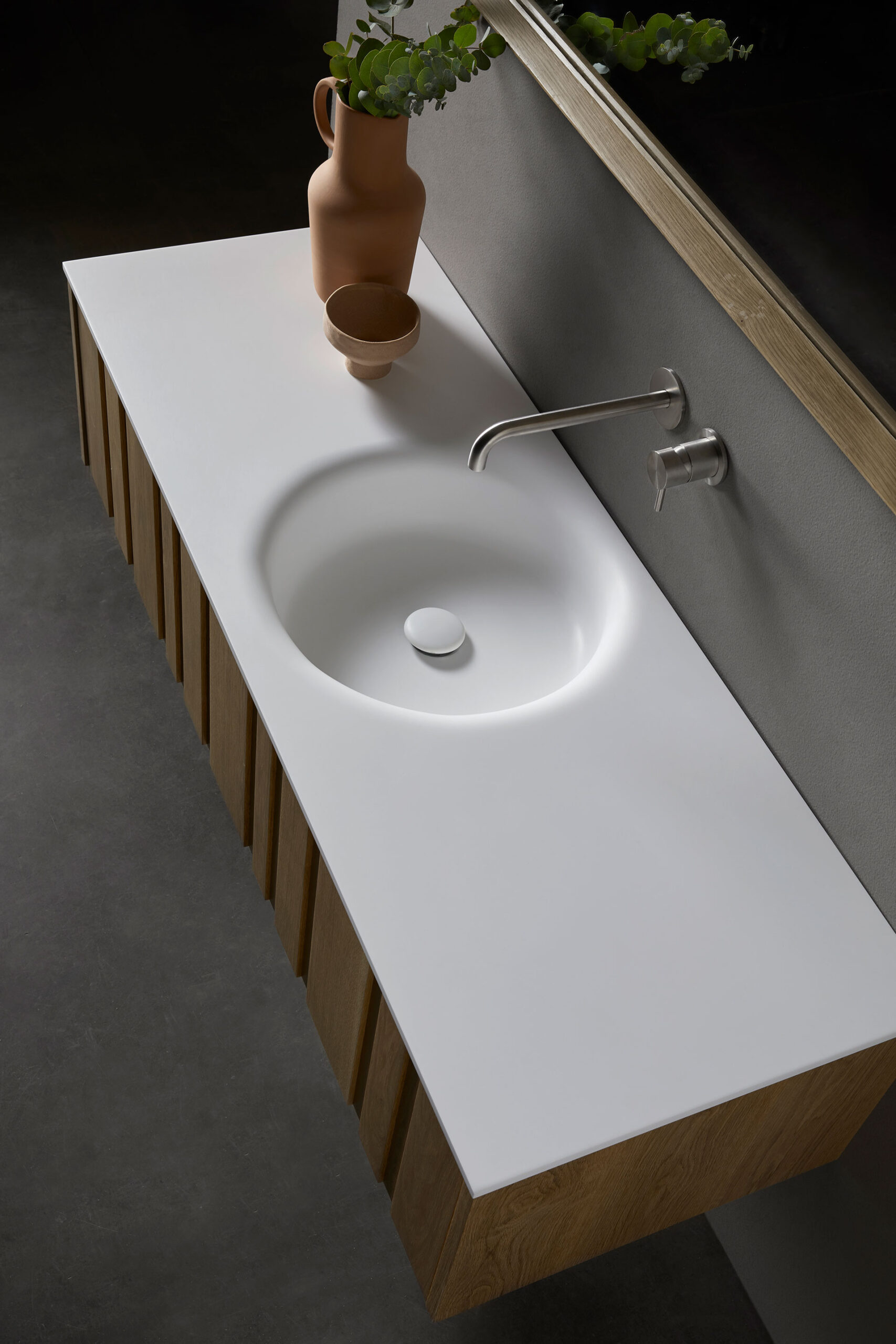 Mueble baño rectangular 2R con superficie en blanco y parte inferior madera con textura